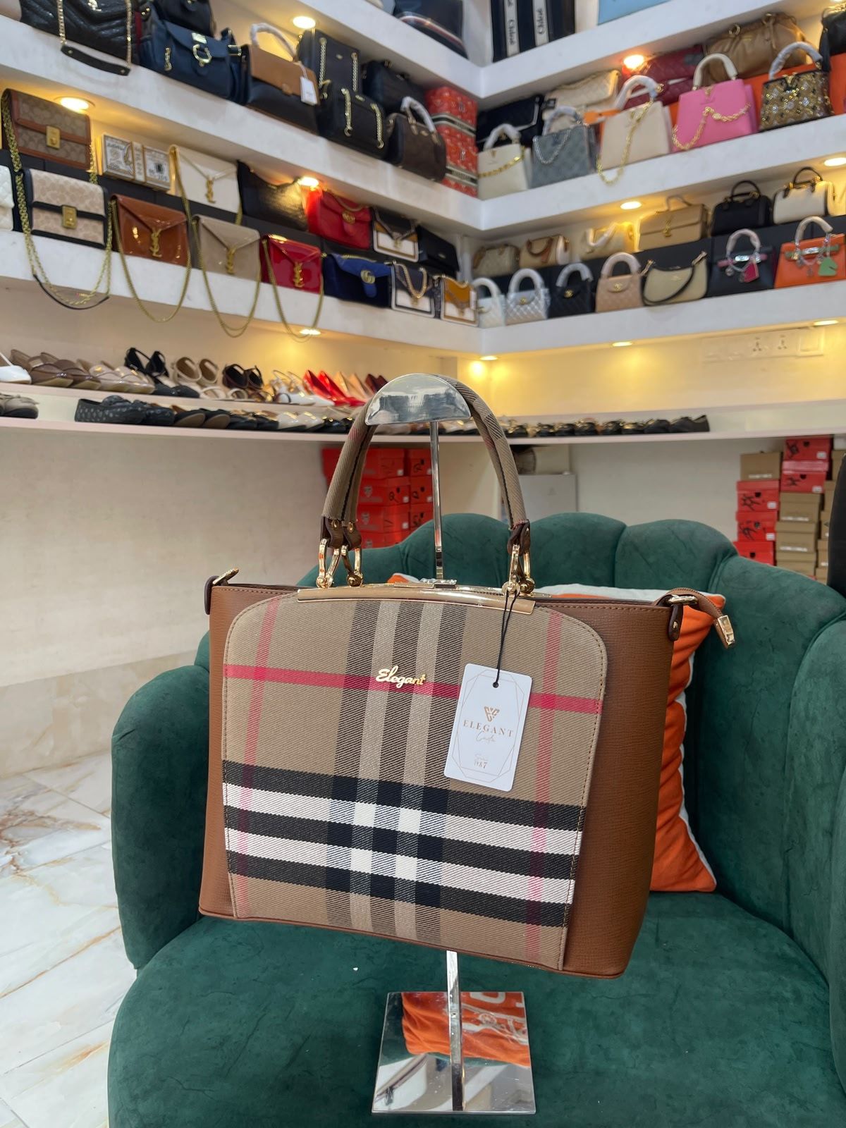 Elegant Classic Plaid Kiss-Lock Frame Handbag In Tan
